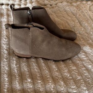 Elegant Leather Brown Ankle Booties